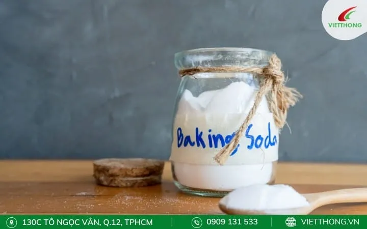 Baking soda trộn với thức ăn hấp dẫn chuột, tạo ra hỗn hợp sinh học đuổi chuột an toàn.