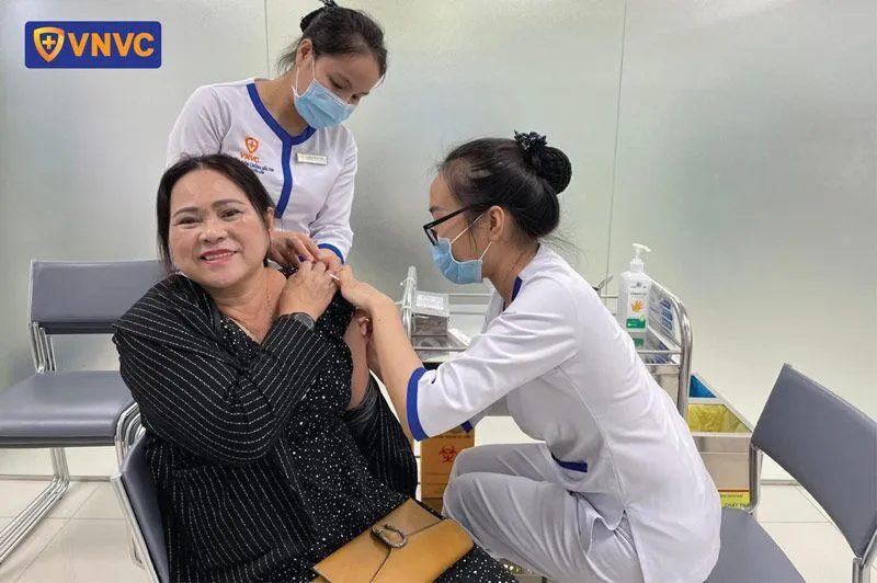 Bị chó con cắn có cần tiêm phòng không