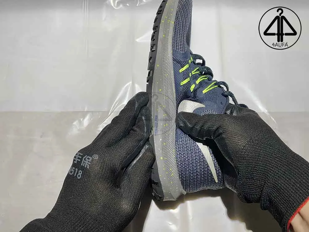 Ép chặt các mép dán để đảm bảo keo con chó dán giày được không bền bỉ