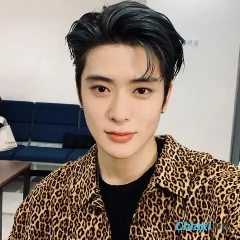 Thực hiện các động tác vật lý trị liệu cho chó bị liệt