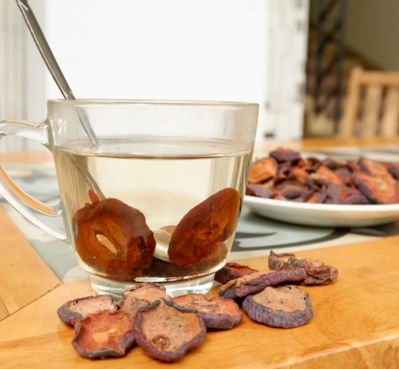 Sử dụng trà táo mèo khô là cách đơn giản để duy trì cân nặng ổn định mỗi ngày