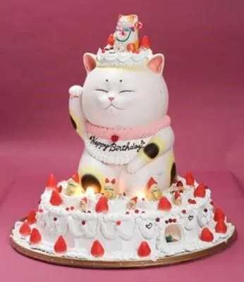 Chú mèo thần tài trong chiếc bánh kem sinh nhật nhằm gửi lời chúc may mắn tài lộc