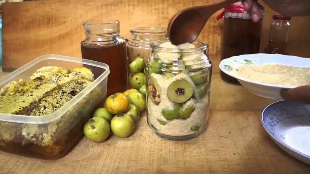 Hướng Dẫn Chi Tiết Cách Ngâm Rượu Táo Mèo Chuẩn Vị Tây Bắc