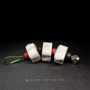 Dây đá mài răng cỡ lớn được thiết kế để treo lên, tạo bề mặt nhai cứng, bền cho chuột lang