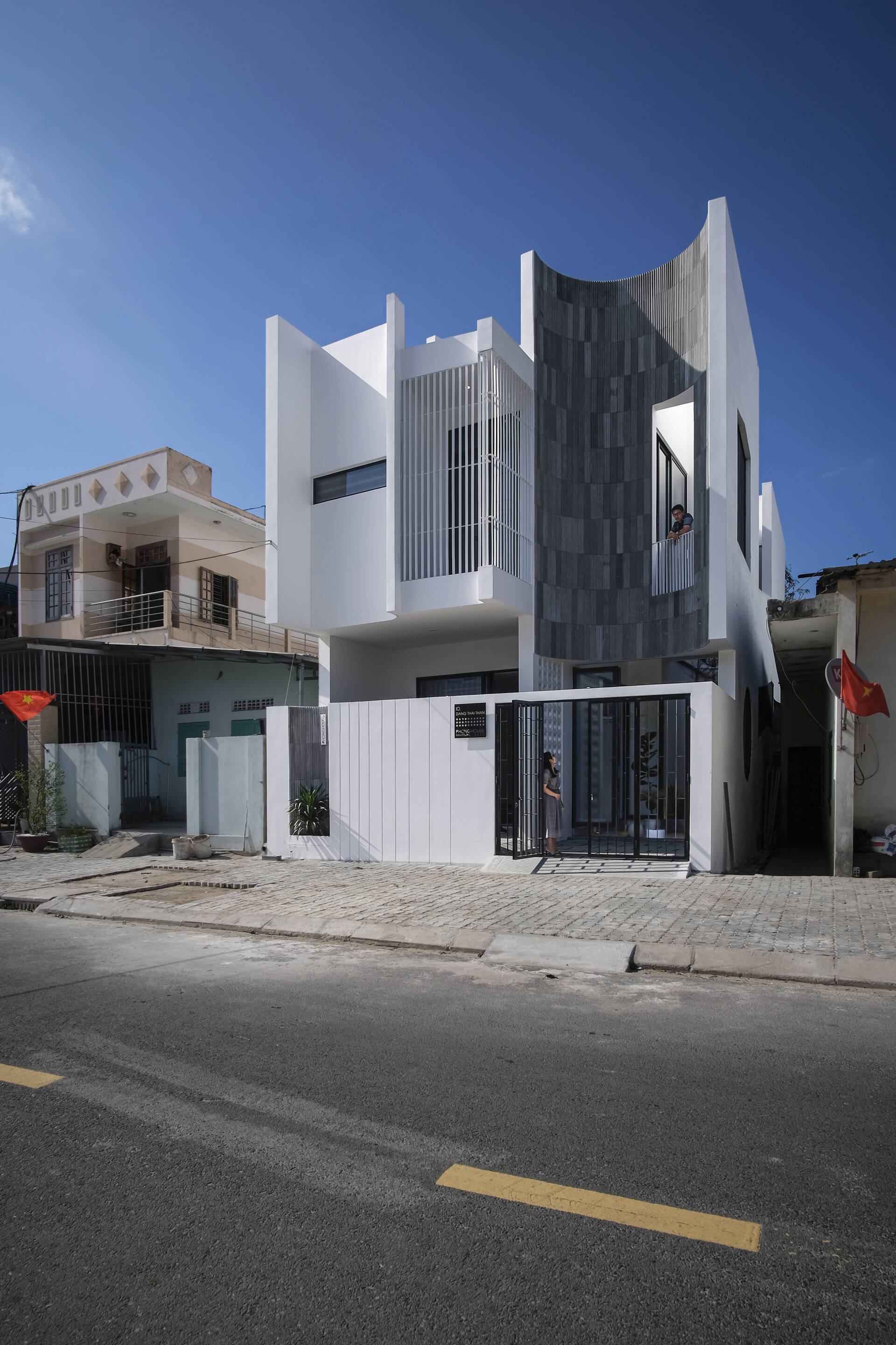 Xây Nhà Đầu Voi Đuôi Chuột: Giải Pháp Thiết Kế Và Hóa Giải Phong Thủy Toàn Diện