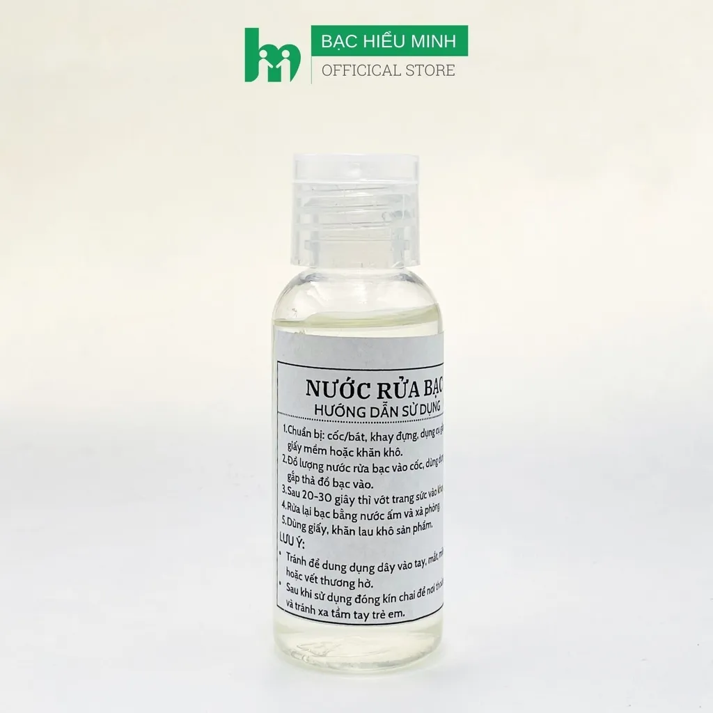 Hình ảnh Pitbull đang được tắm rửa và chăm sóc da đúng cách