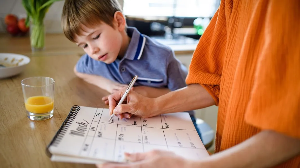 Cách nuôi dạy con đúng cách: Hướng dẫn con kỹ năng quản lý thời gian hiệu quả