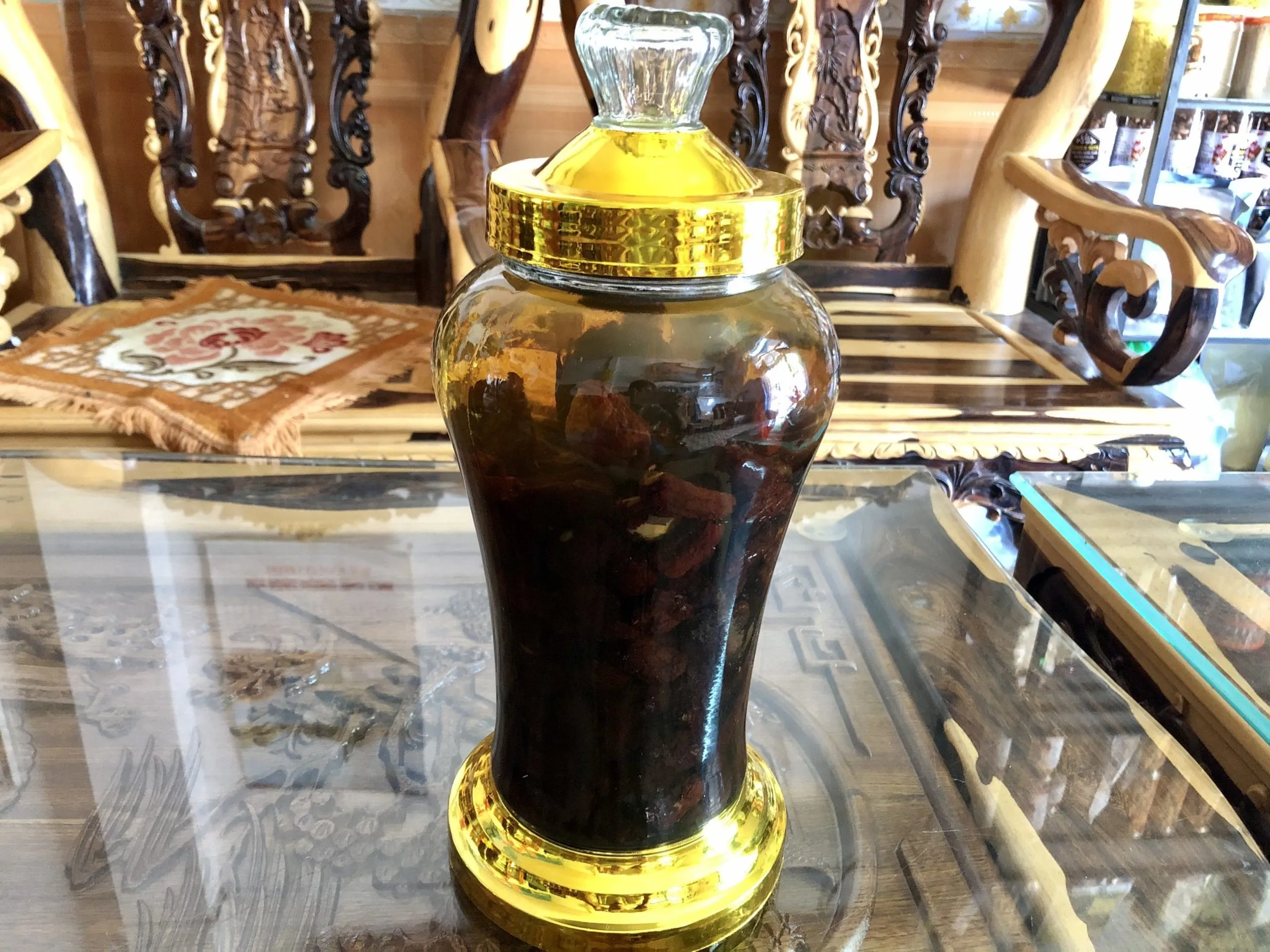 Thực hiện cách làm táo mèo ngâm rượu tươi đúng tỷ lệ