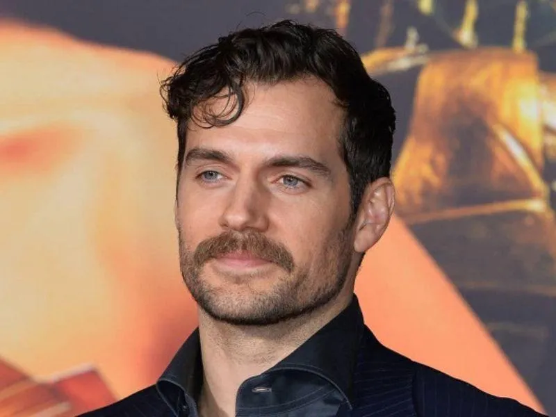 Phong cách Beard Stache nổi bật với phần ria mép dày và đậm hơn râu cằm