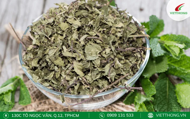 Sử dụng lá bạc hà khô hoặc tinh dầu bạc hà để đuổi chuột bằng mùi hương tự nhiên, không độc hại.