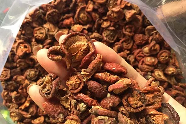 Hạ thổ rượu là bước nâng cao trong cách làm táo mèo ngâm rượu