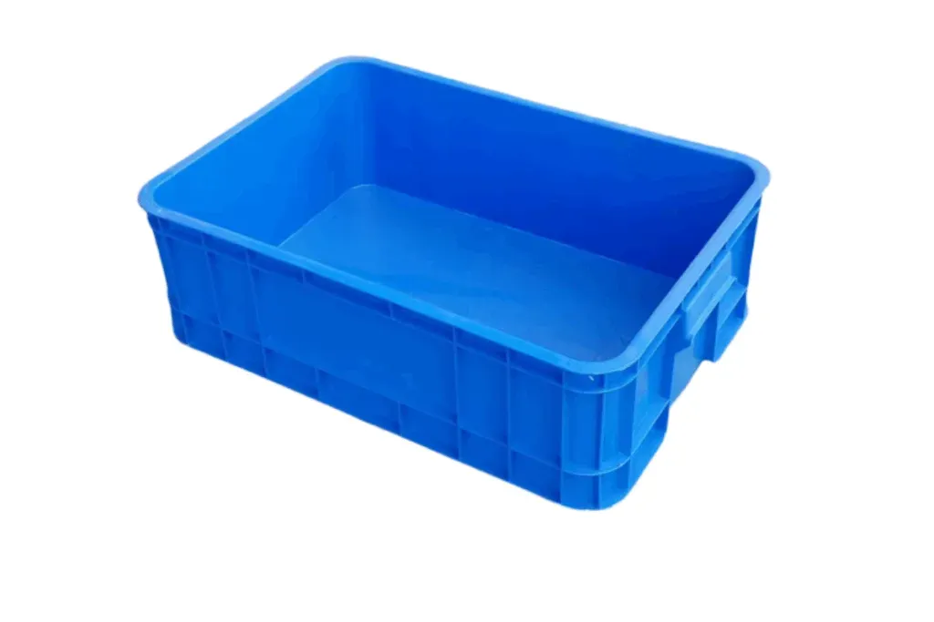 thùng nhựa HDPE chuyên dụng chứa nước sạch để nuôi cá trê thâm canh trong khu vực hộ gia đình