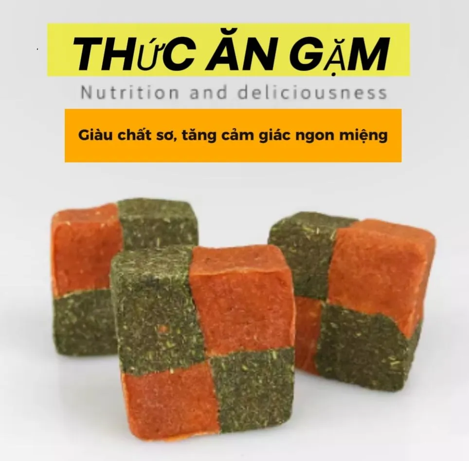 Tổng quan gian hàng bán thức ăn, phụ kiện và lồng nuôi cho thú cưng nhỏ tại cửa hàng