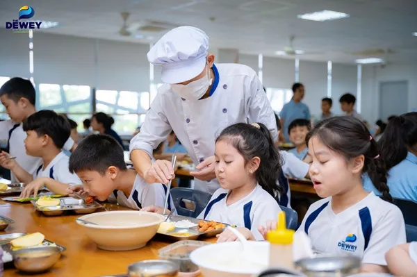 Trẻ em ăn uống lành mạnh và cân bằng, nền tảng cho sự phát triển trí tuệ và thể chất theo khoa học