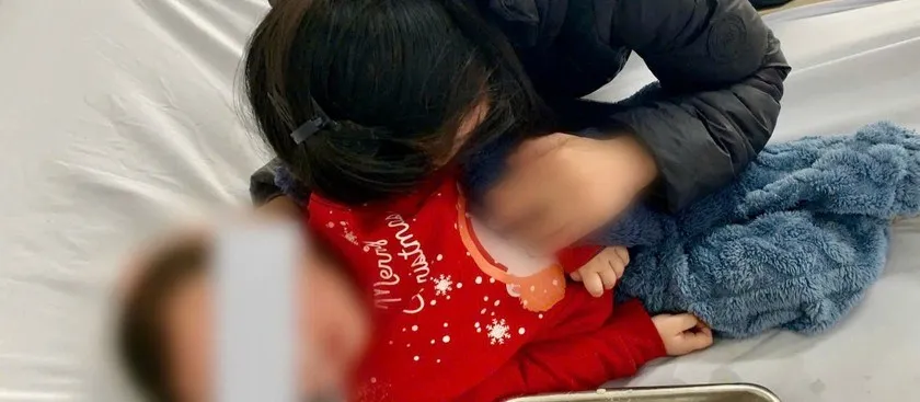 Trẻ em đang được chăm sóc y tế tại bệnh viện sau khi ngộ độc thuốc diệt chuột